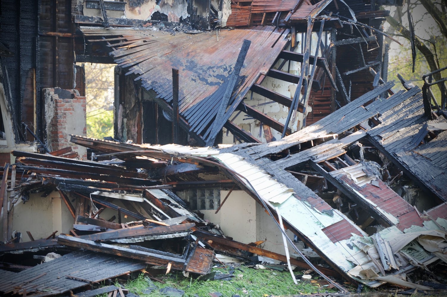 Fire destroys vacant house in Dayton