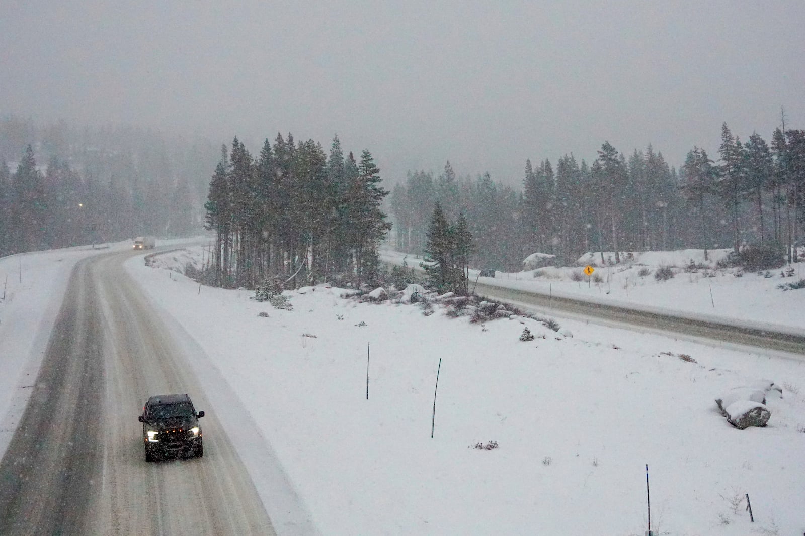 Motorists negotiate the snow along I-80 during a storm Wednesday, Nov. 20, 2024, in Truckee, Calif. (AP Photo/Brooke Hess-Homeier)