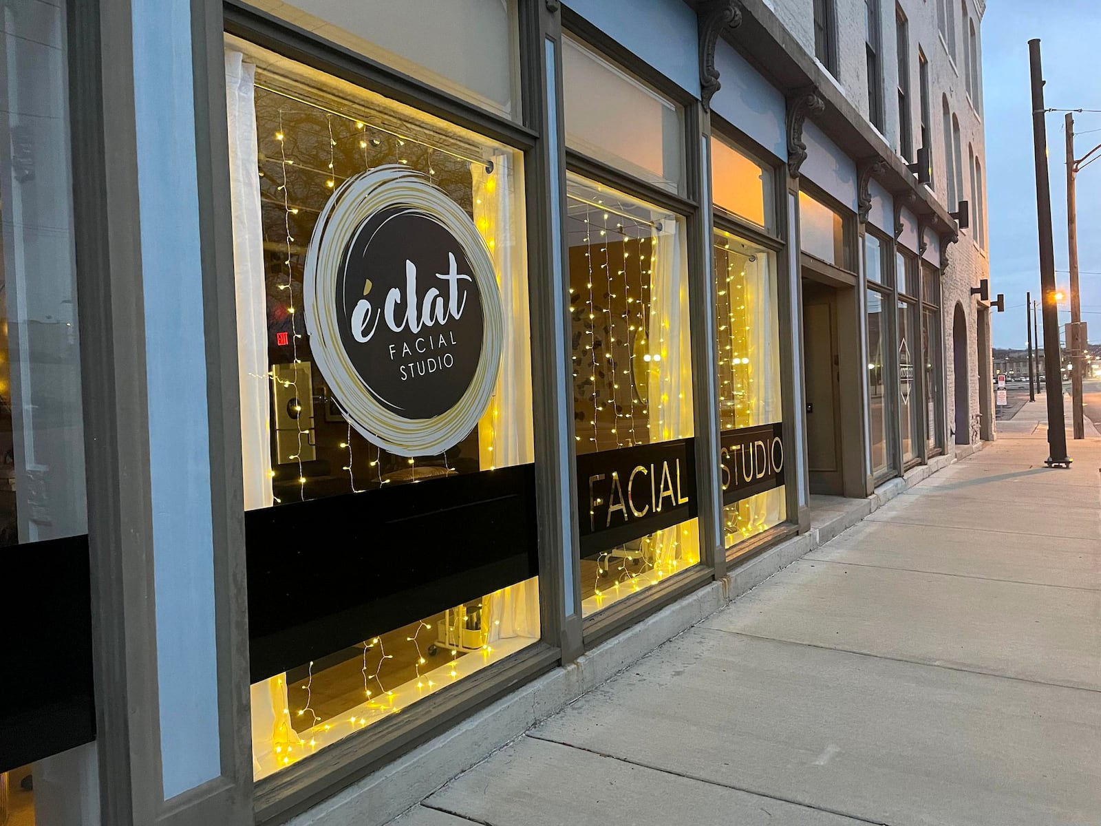 éclat Facial Studio, competitor in the downtown Dayton Whimsical Windows contest in 2022