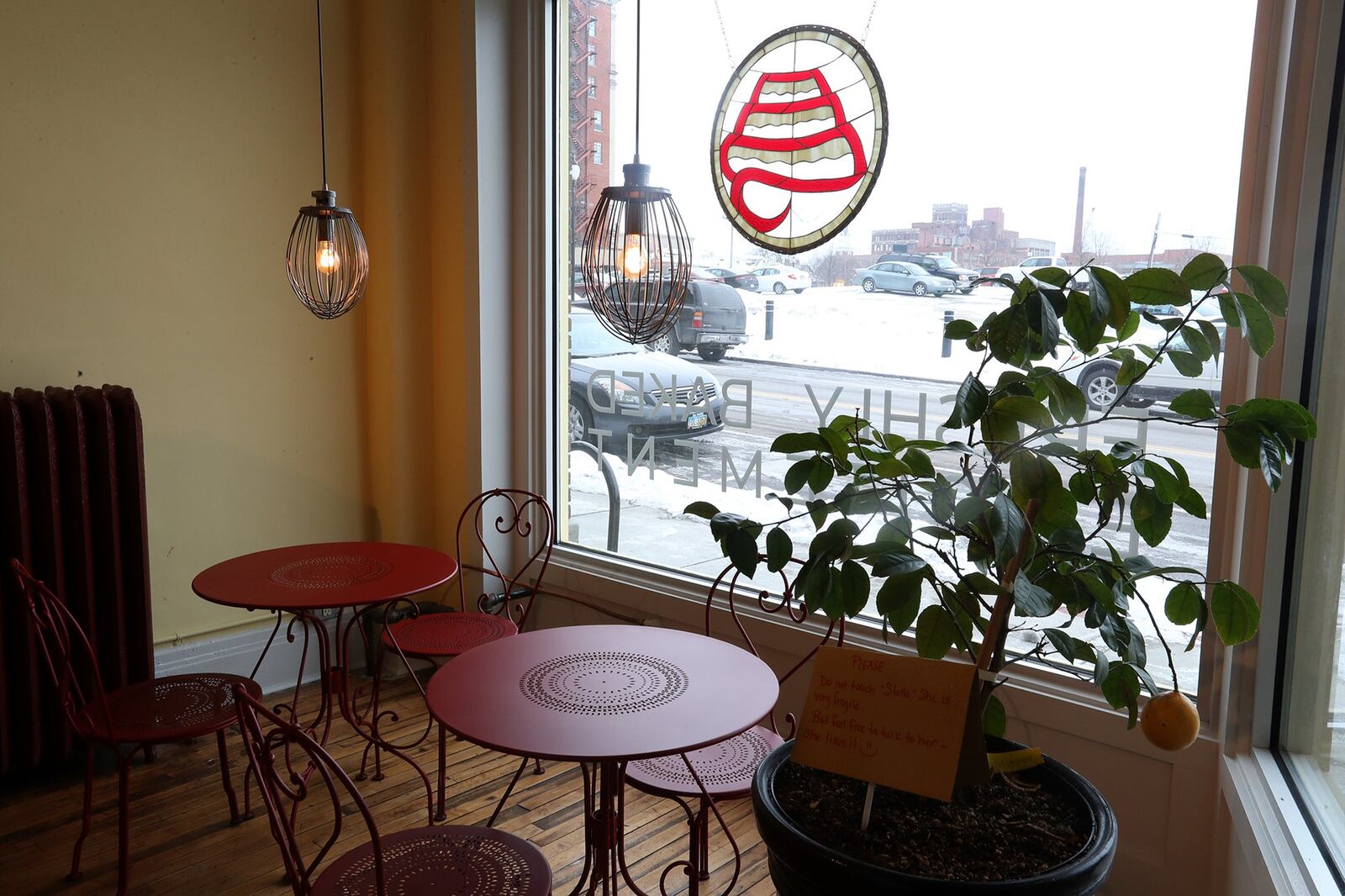 Window seats at the Salato Deli and Le Torte Dolci bakery. BILL LACKEY/STAFF