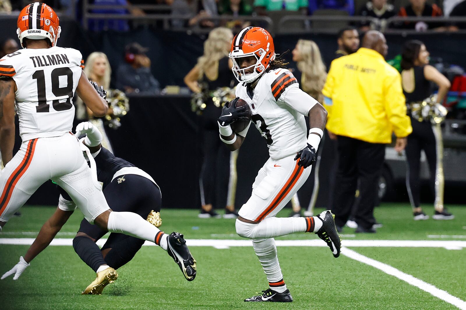 Cleveland Browns wide receiver Jerry Jeudy, right, carries a pass from quarterback Jameis Winston into the endzone for a touchdown in the first half of an NFL football game against the New Orleans Saints in New Orleans, Sunday, Nov. 17, 2024. (AP Photo/Butch Dill)