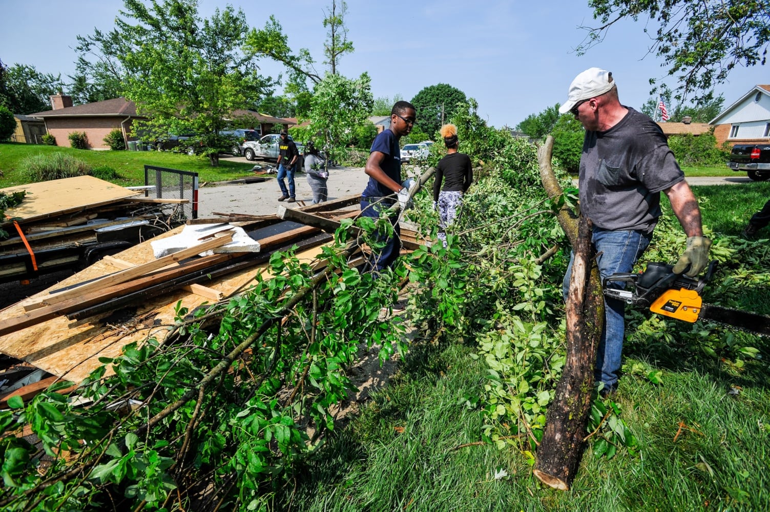 PHOTOS: Volunteers help tornado-damaged communities