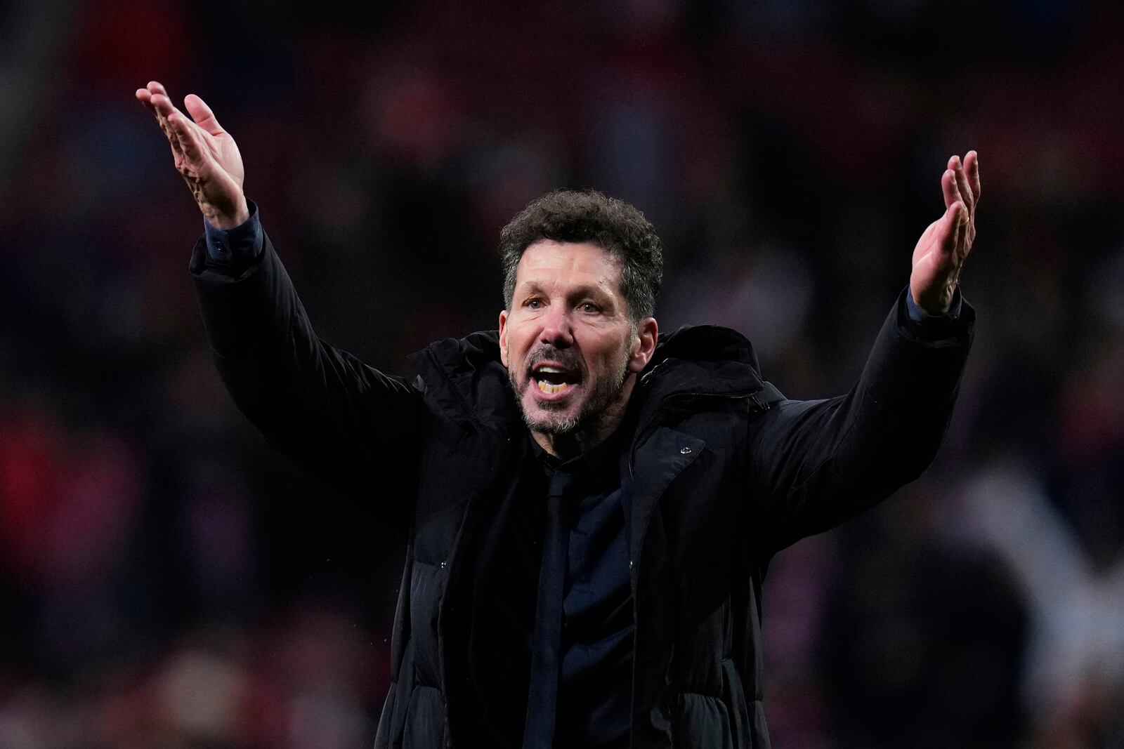 Atletico Madrid's head coach Diego Simeone gestures while players applaud fans at the end of the Champions League round of 16, second leg, soccer match between Atletico Madrid and Real Madrid at the Metropolitano stadium in Madrid, Spain, Wednesday, March 12, 2025. (AP Photo/Manu Fernandez)