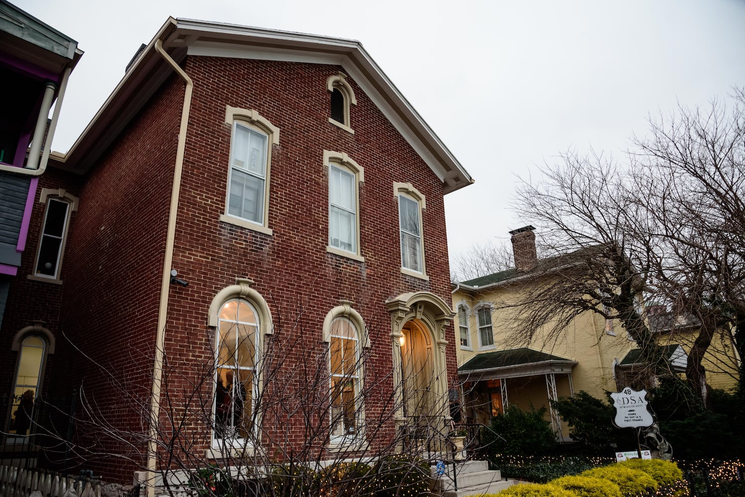 PHOTOS: A Dickens of a Christmas St. Anne’s Hill Holiday Home Tour