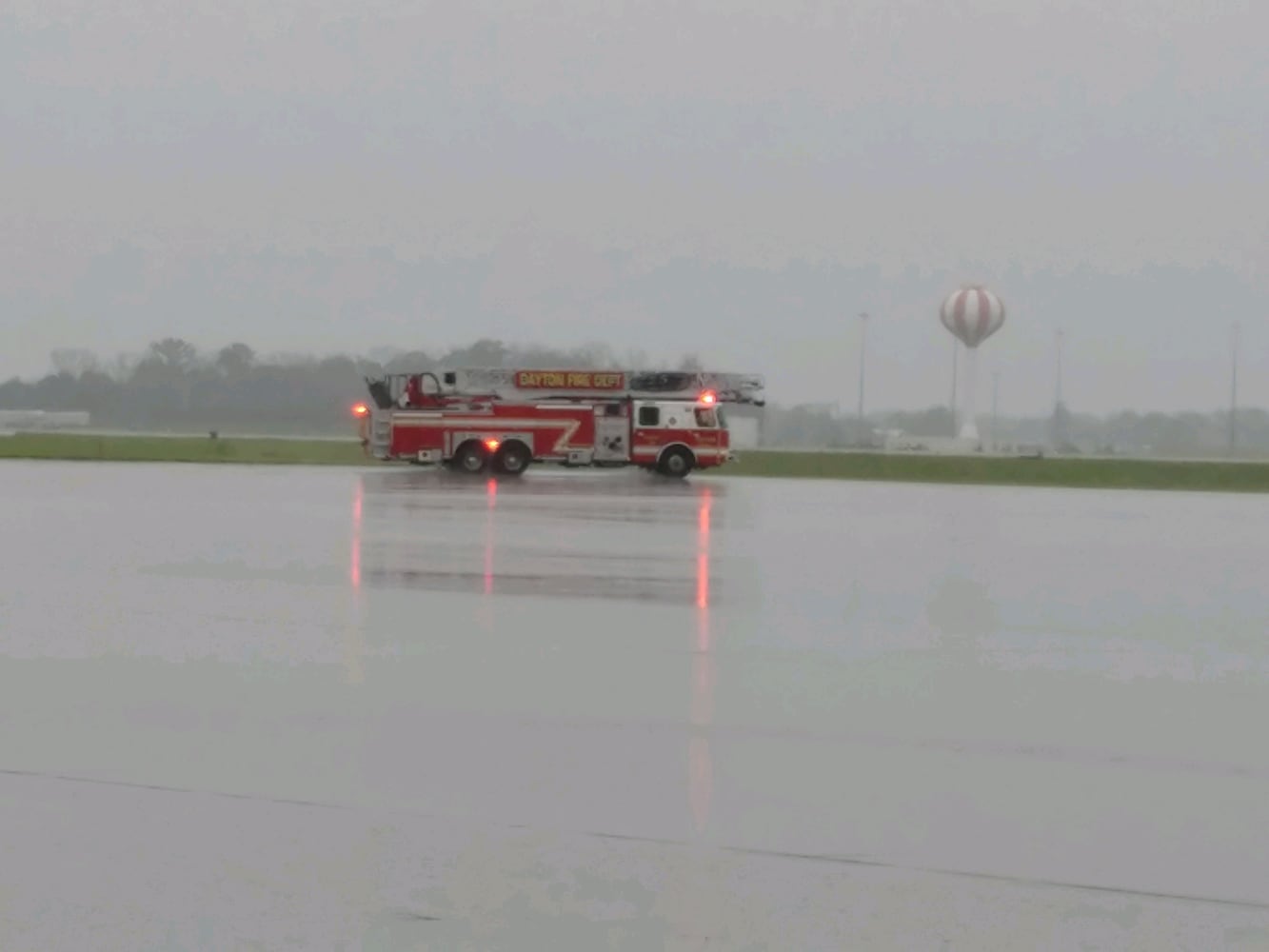 Thunderbird F-16 plane flips on its top at Dayton Air Show