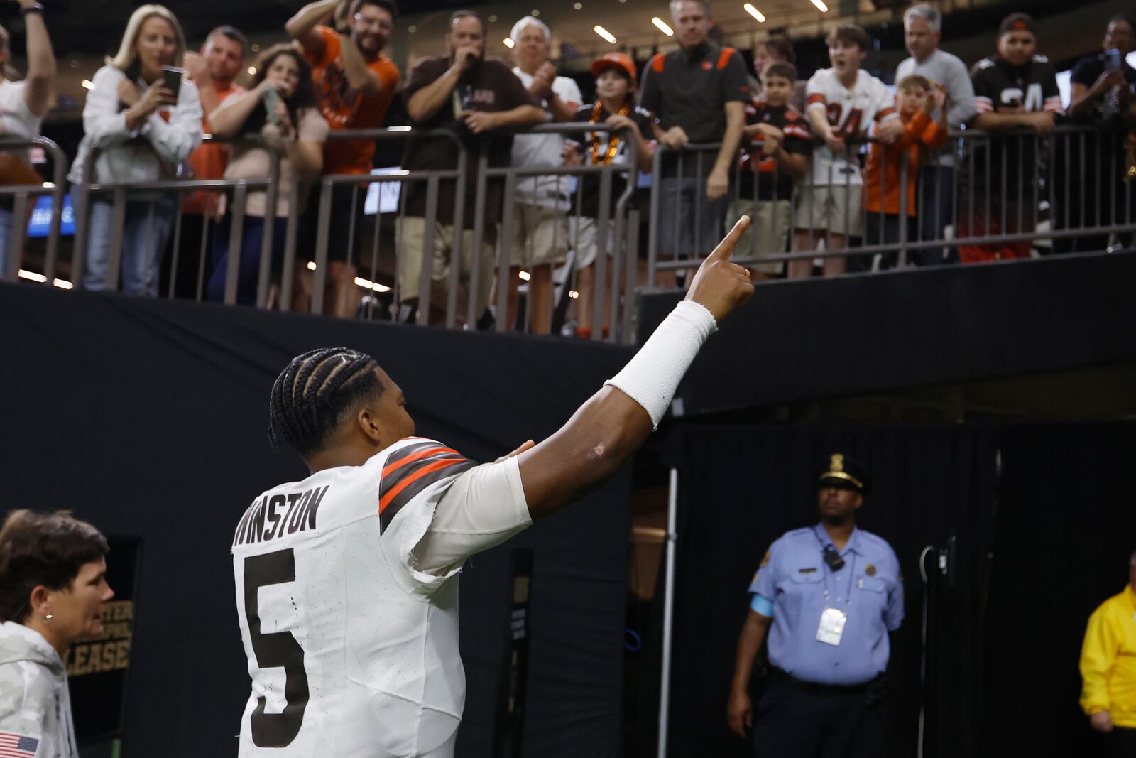 Cleveland Browns quarterback Jameis Winston (5) gestures to fans as he walks off the field in after an NFL football game against the New Orleans Saints in New Orleans, Sunday, Nov. 17, 2024. (AP Photo/Butch Dill)