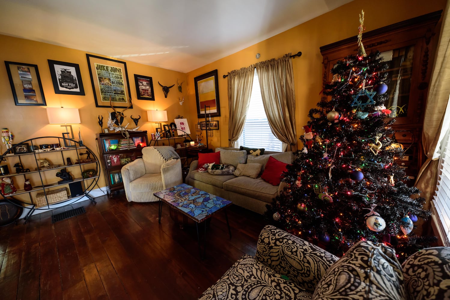 PHOTOS: A Dickens of a Christmas St. Anne’s Hill Holiday Home Tour 2024