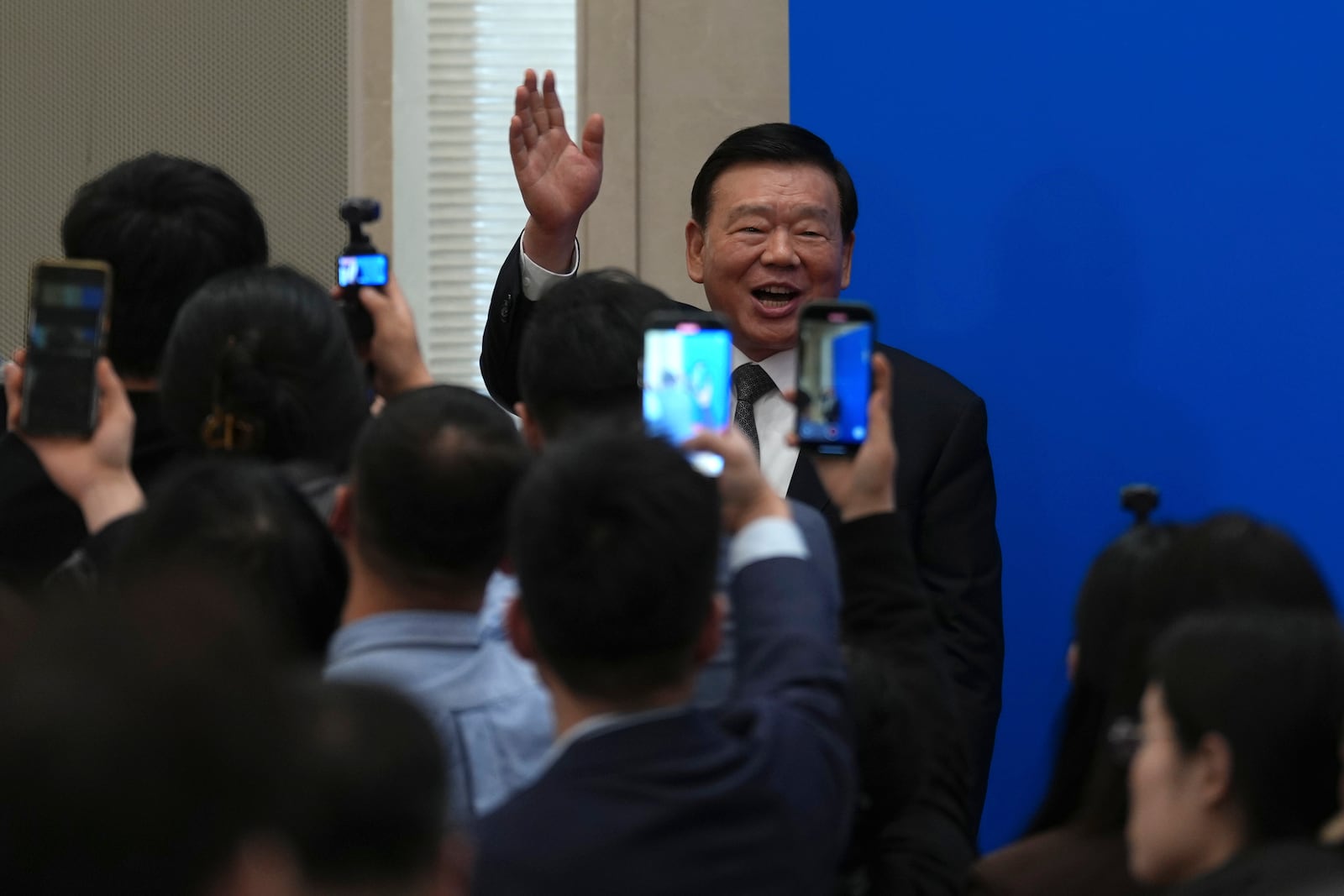 National People's Congress spokesperson Lou Qinjian waves after a press conference on the eve of the National People's Congress at the Great Hall of the People in Beijing, Tuesday, March 4, 2025. (AP Photo/Ng Han Guan)