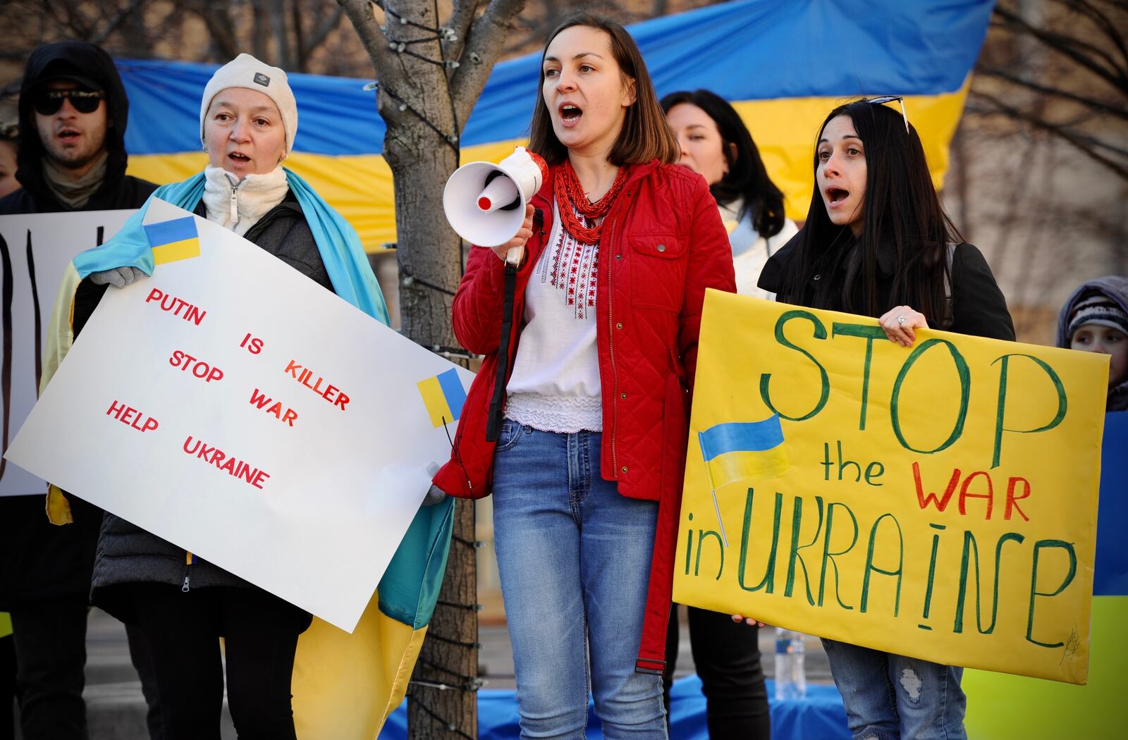 Ukraine rally at Courthouse Square Sunday. MARSHALL GORBY \STAFF