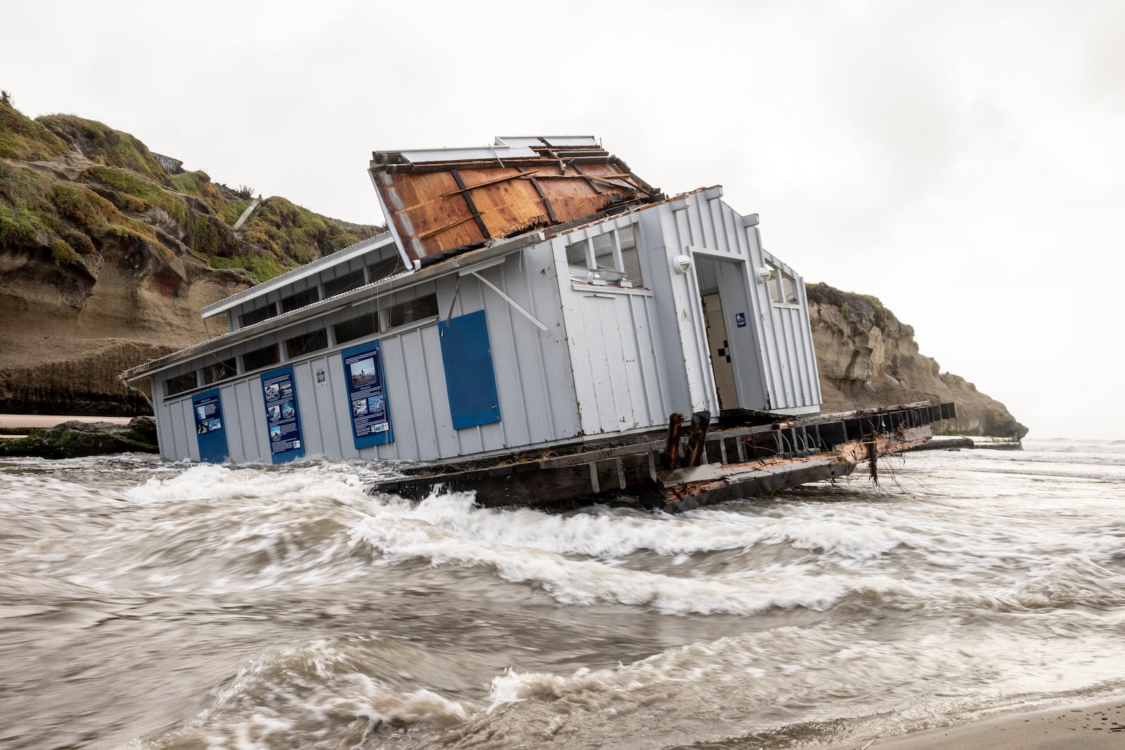 A section of the Santa Cruz Wharf that collapsed into the Pacific Ocean floats at a nearby beach amidst heavy surf in Santa Cruz, Calif., Tuesday, Dec. 24, 2024. (Stephen Lam/San Francisco Chronicle via AP)