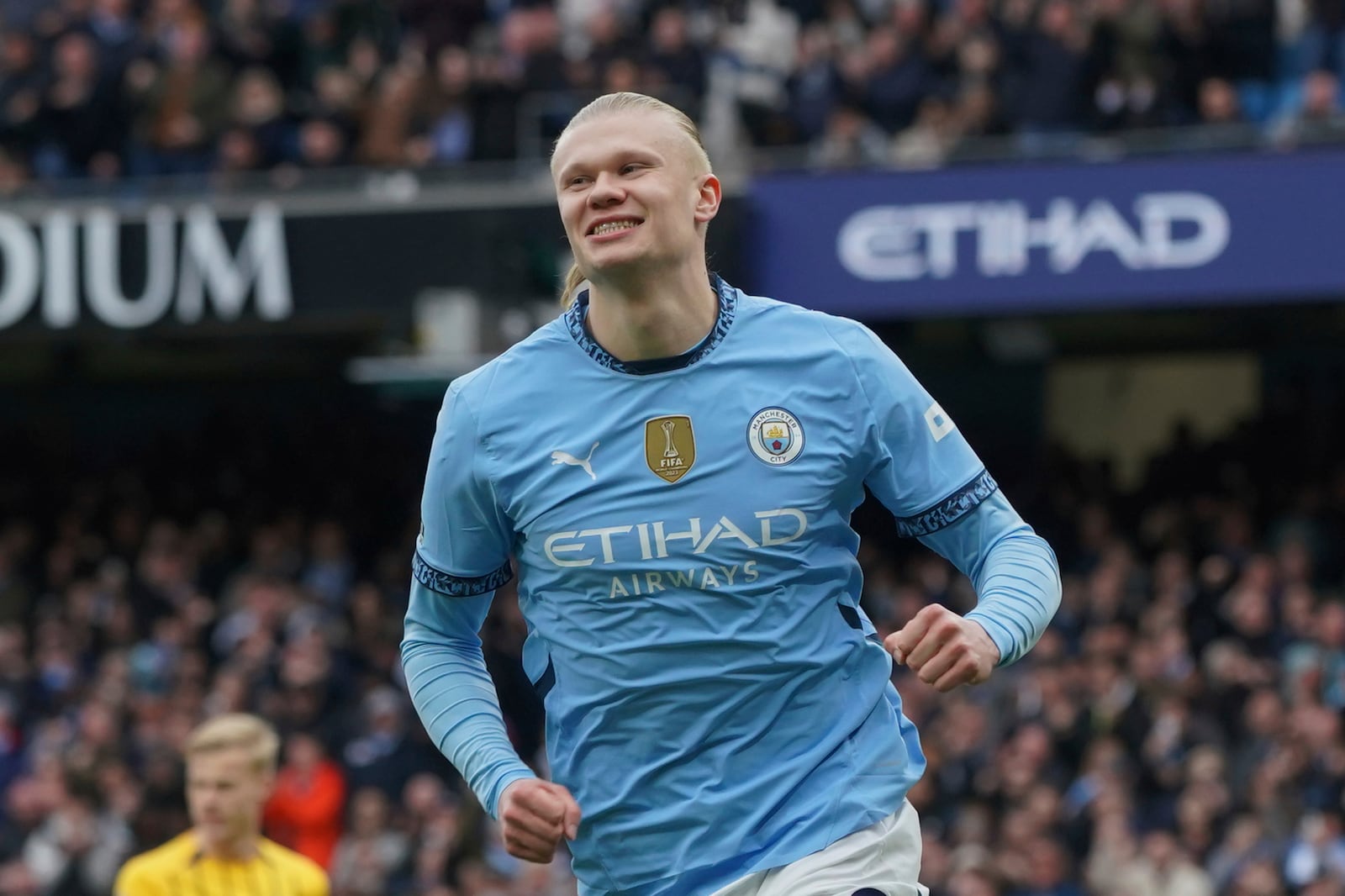 Manchester City's Erling Haaland celebrates after scoring his side's opening goal during the English Premier League soccer match between Manchester City and Brighton and Hove Albion at Etihad stadium in Manchester, England, Saturday, March 15, 2025. (AP Photo/Ian Hodgson)