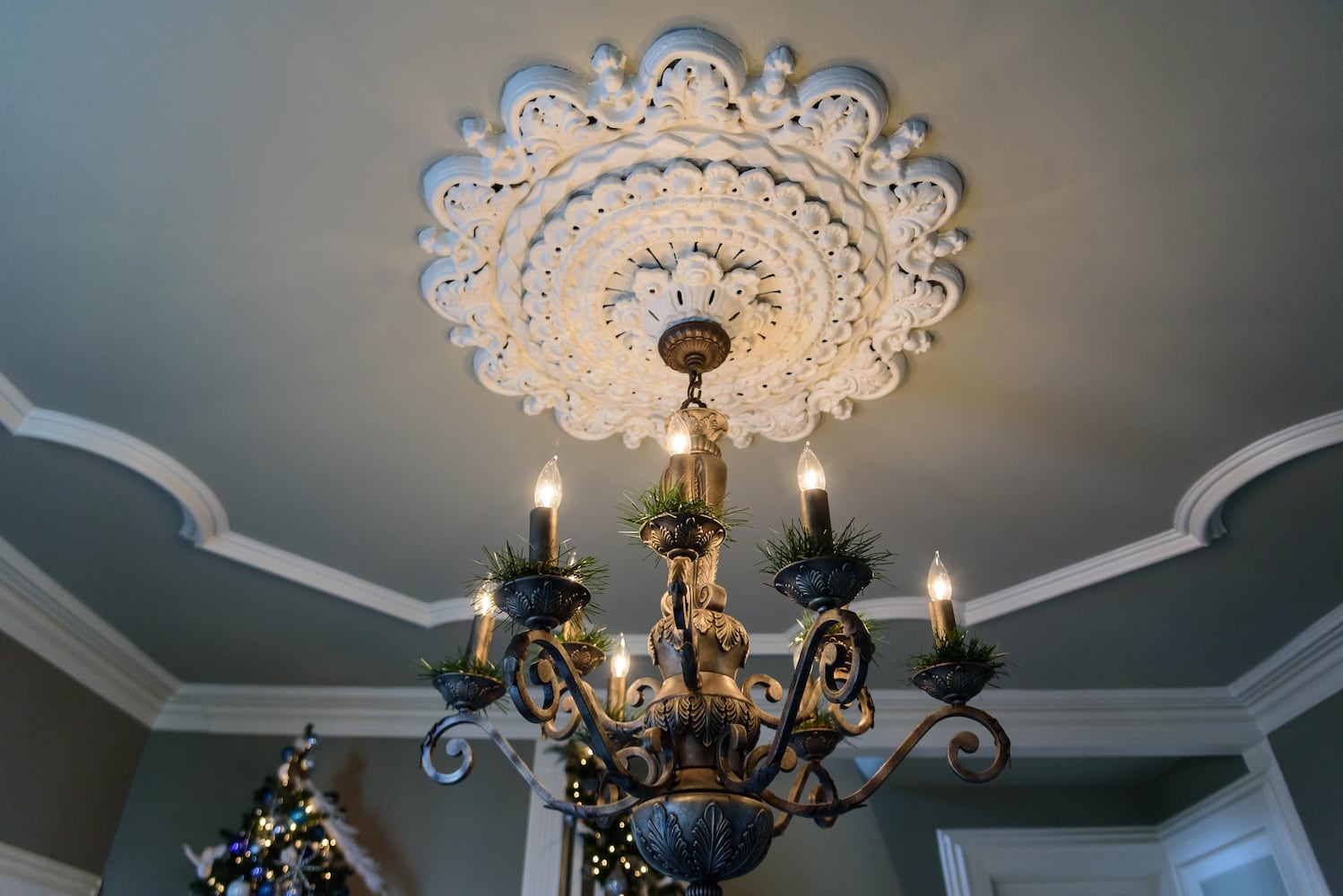 PHOTOS: A Dickens of a Christmas St. Anne’s Hill Holiday Home Tour