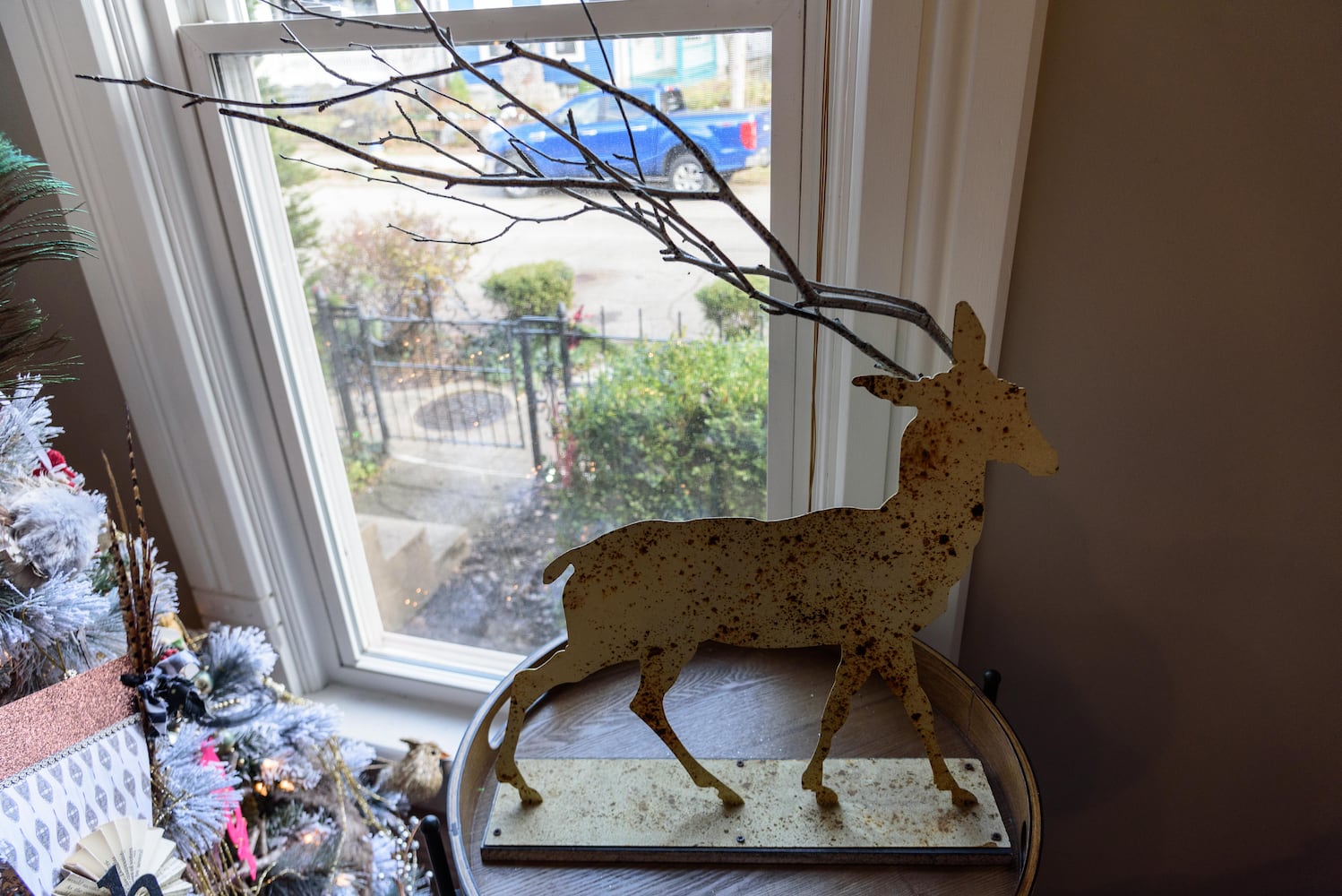 PHOTOS: A Dickens of a Christmas St. Anne’s Hill Holiday Home Tour