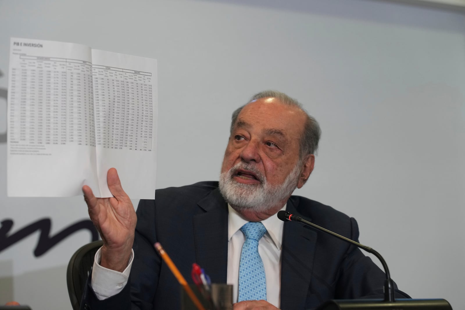 Mexican billionaire Carlos Slim gives a press conference in Mexico City, Monday, Feb. 10, 2025. (AP Photo/Marco Ugarte)