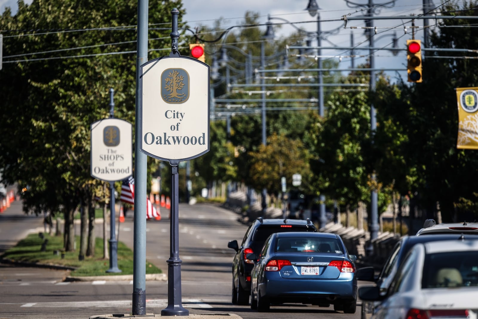 The city of Oakwood plans to improve its traffic signal system, which includes 17 signalized intersections. Most of the signals have not upgraded in more than 25 years, according to the city. JIM NOELKER/STAFF