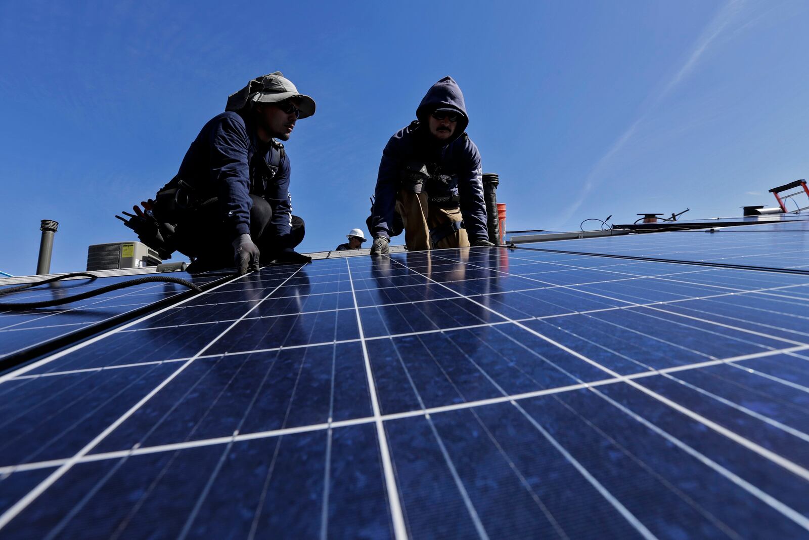 A crew installs a solar system on home in Los Angeles. (Irfan Khan/Los Angeles Times/TNS)