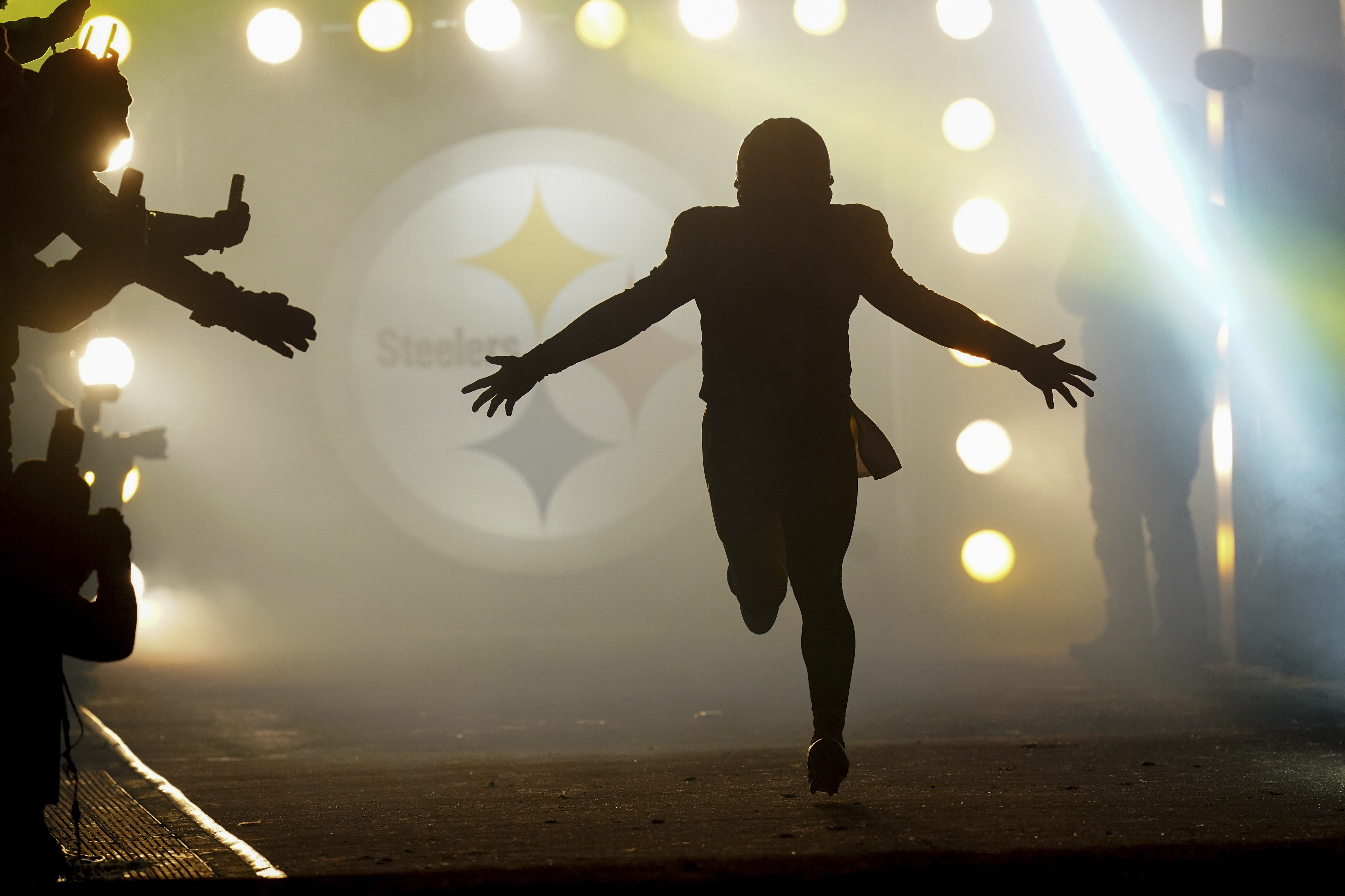 Pittsburgh Steelers quarterback Russell Wilson runs onto the field as he is introduced before an NFL football game against the Cincinnati Bengals in Pittsburgh, Saturday, Jan. 4, 2025. (AP Photo/Matt Freed)