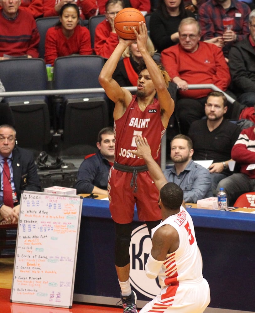 Twenty photos: Dayton Flyers vs. Saint Joseph’s Hawks