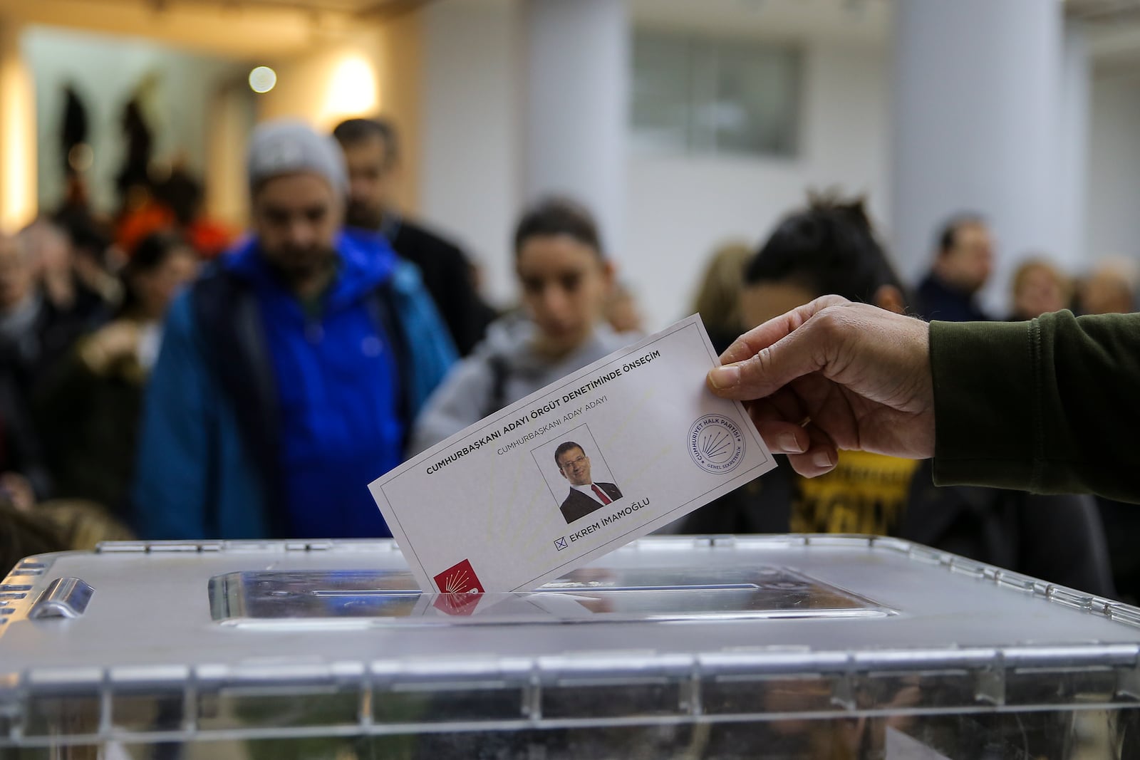 People cast their ballots in a Republican People's Party or (CHP) polling station during a symbolic election to show solidarity with Istanbul's Mayor Ekrem Imamoglu after he was arrested, in Istanbul, Turkey, Sunday, March 23, 2025. (AP Photo/Huseyin Aldemir)