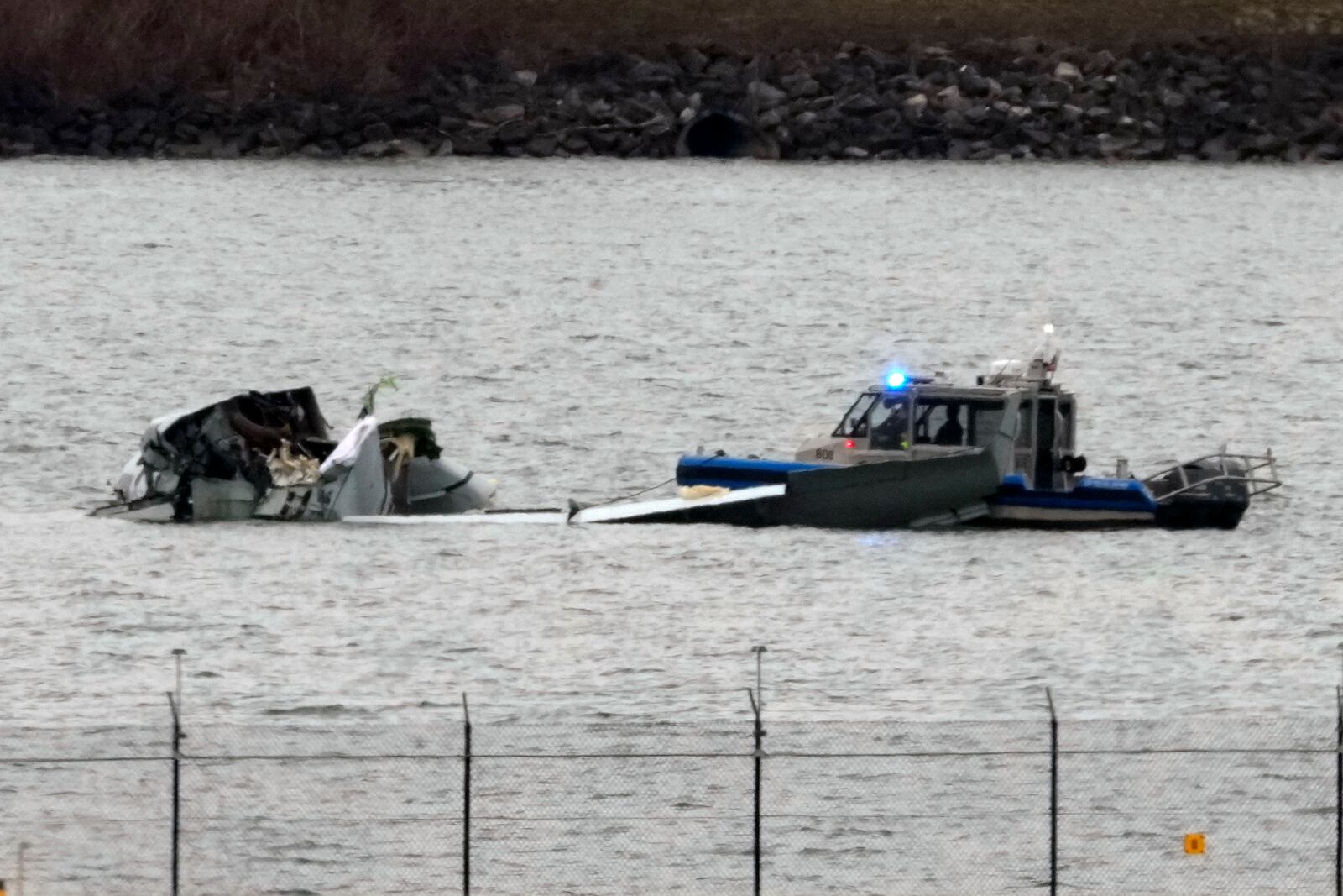 Search efforts are seen around a wreckage site of a deadly midair collision between an American Airlines jet and an Army helicopter, in the Potomac River near Ronald Reagan Washington National Airport, Friday, Jan. 31, 2025, in Arlington, Va. (AP Photo/Alex Brandon)