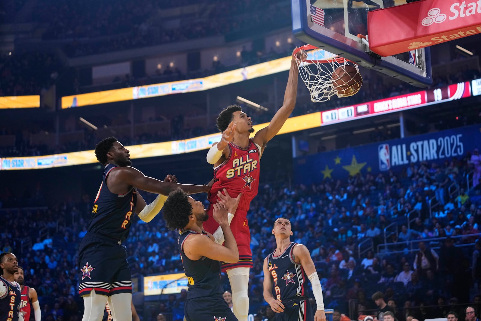 San Antonio Spurs center Victor Wembanyama dunks over Detroit Pistons guard Cade Cunningham during the NBA All-Star basketball game Sunday, Feb. 16, 2025, in San Francisco. (AP Photo/Godofredo A. Vásquez)