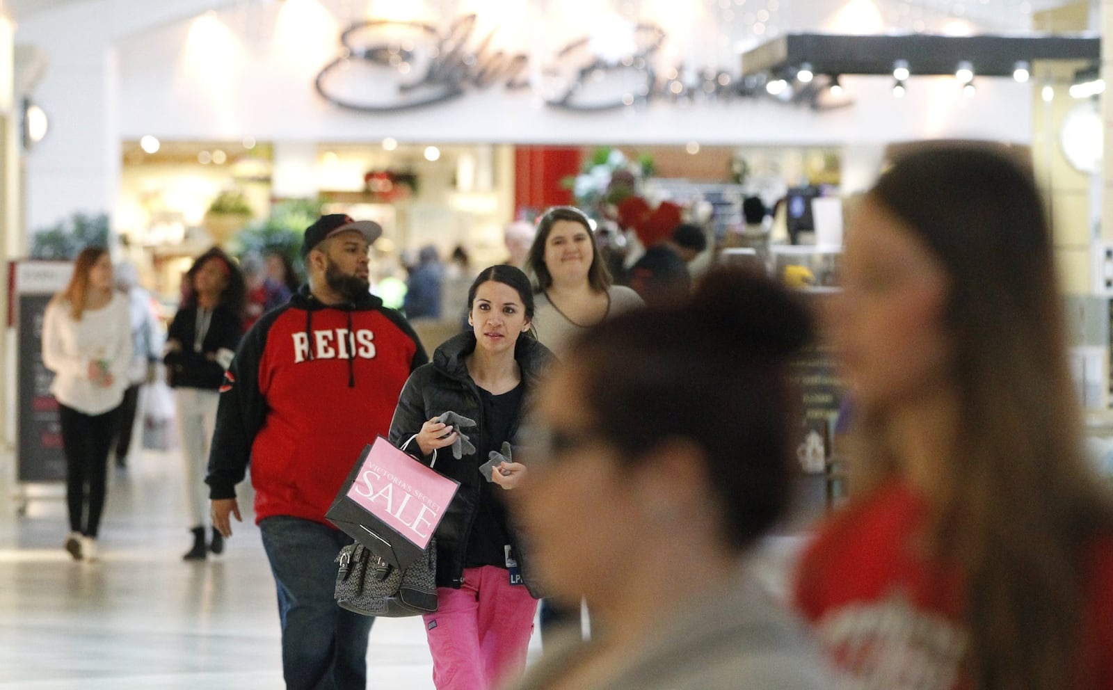 The Dayton Mall was busy on Tuesday afternoon. Shoppers have flooded area stores and malls returning unwanted gifts they received this holiday season. Most stores have made it an easy task, but others have made it difficult for a reason. According to the National Retail Federation’s latest Return Fraud Survey, retailers estimate that 3.5 percent of their holiday returns this year will be fraudulent, up slightly from the estimated 3 percent reported last year. Holiday return fraud is expected to cost retailers $2.2 billion, up from approximately $1.9 billion last year.. TY GREENLEES / STAFF