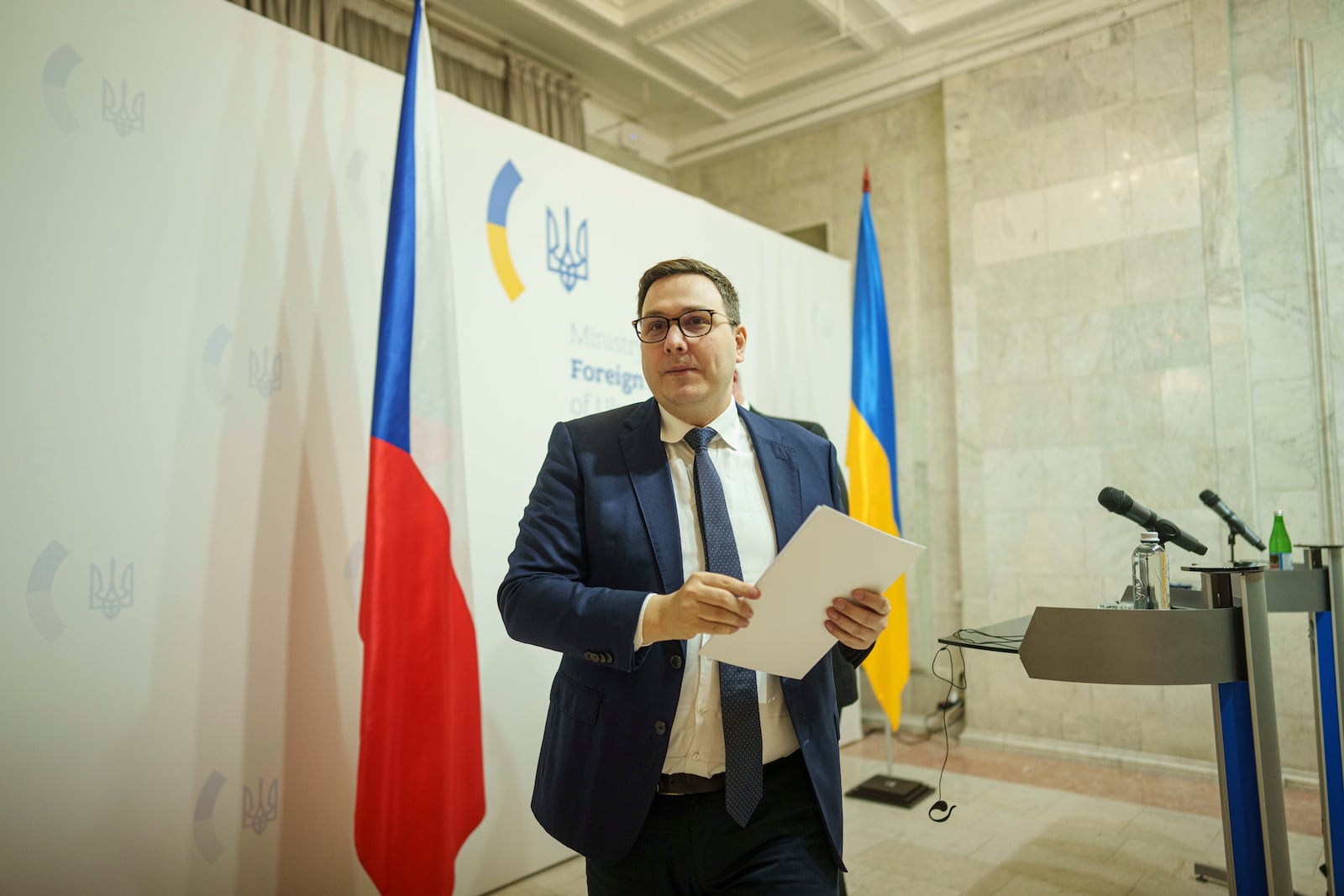 Czech Republic's Foreign Minister Jan Lipavsky walks after a joint press conference with Ukraine's Foreign Minister Andriiy Sybiha in Kyiv, Ukraine, Friday, Nov. 22, 2024. (AP Photo/Evgeniy Maloletka)