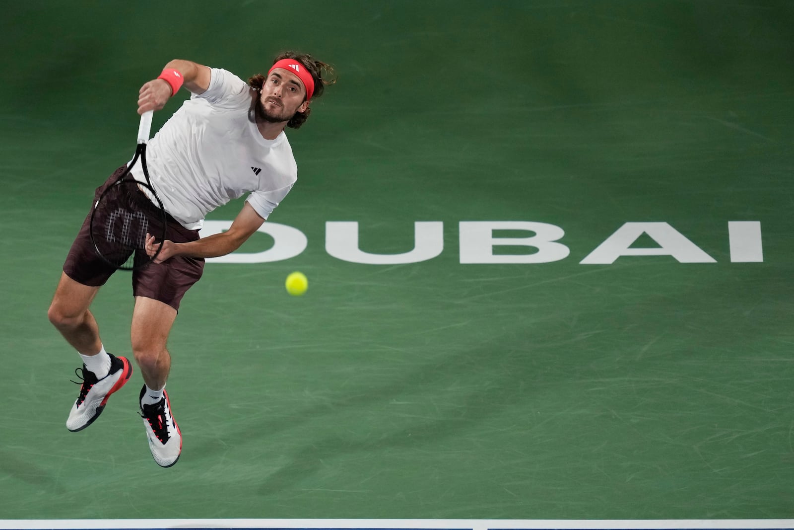 Stefanos Tsitsipas of Greece serves to Felix Auger-Aliassime of Canada during the men's singles final match of Dubai Duty Free Tennis Championship in Dubai, United Arab Emirates, on Saturday, March 1, 2025. (AP Photo/Altaf Qadri)