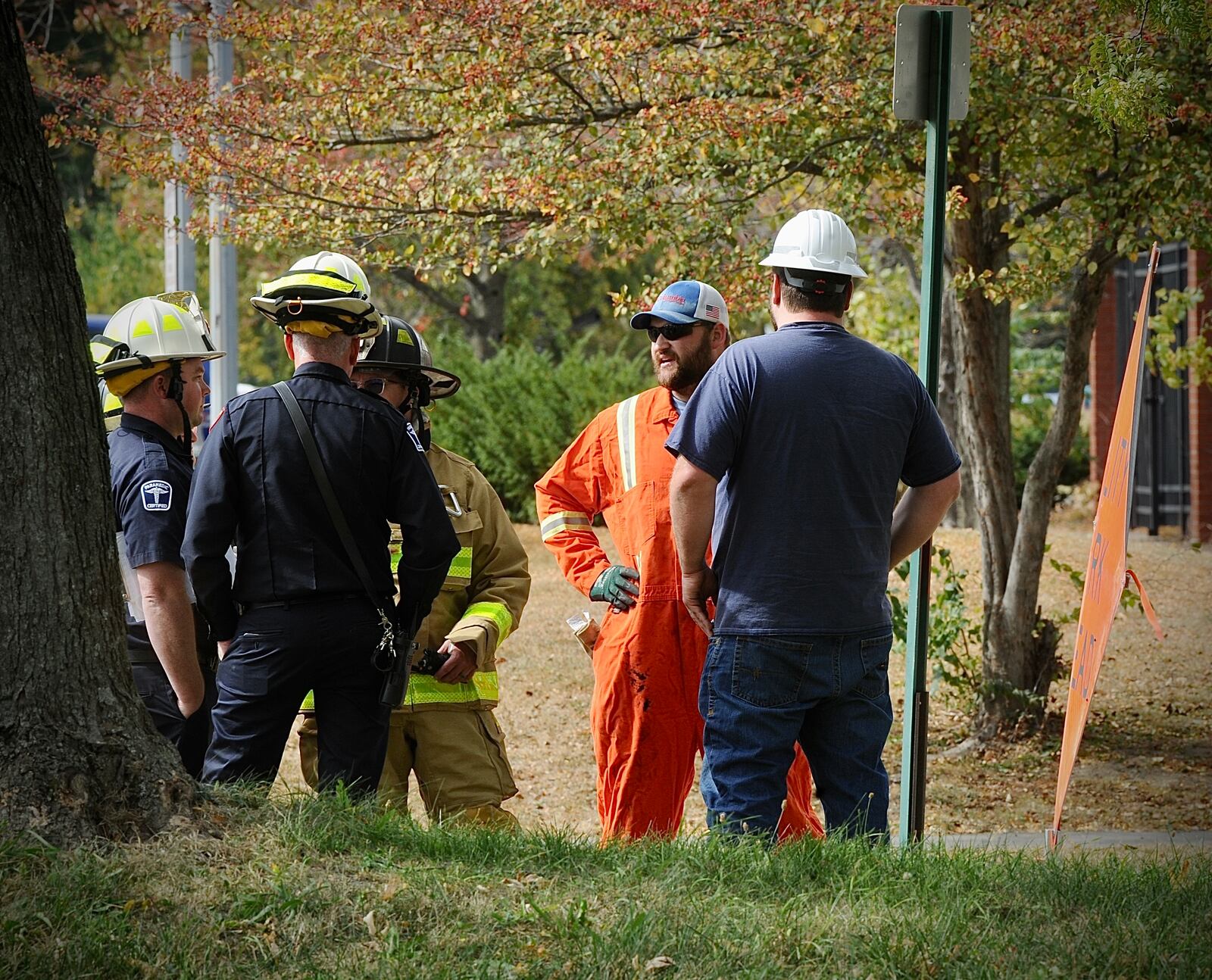 Homes were evacuated on Richmond Avenue in Dayton after construction crews hit a gas line on Wednesday, Oct. 12, 2022. MARSHALL GORBY/STAFF