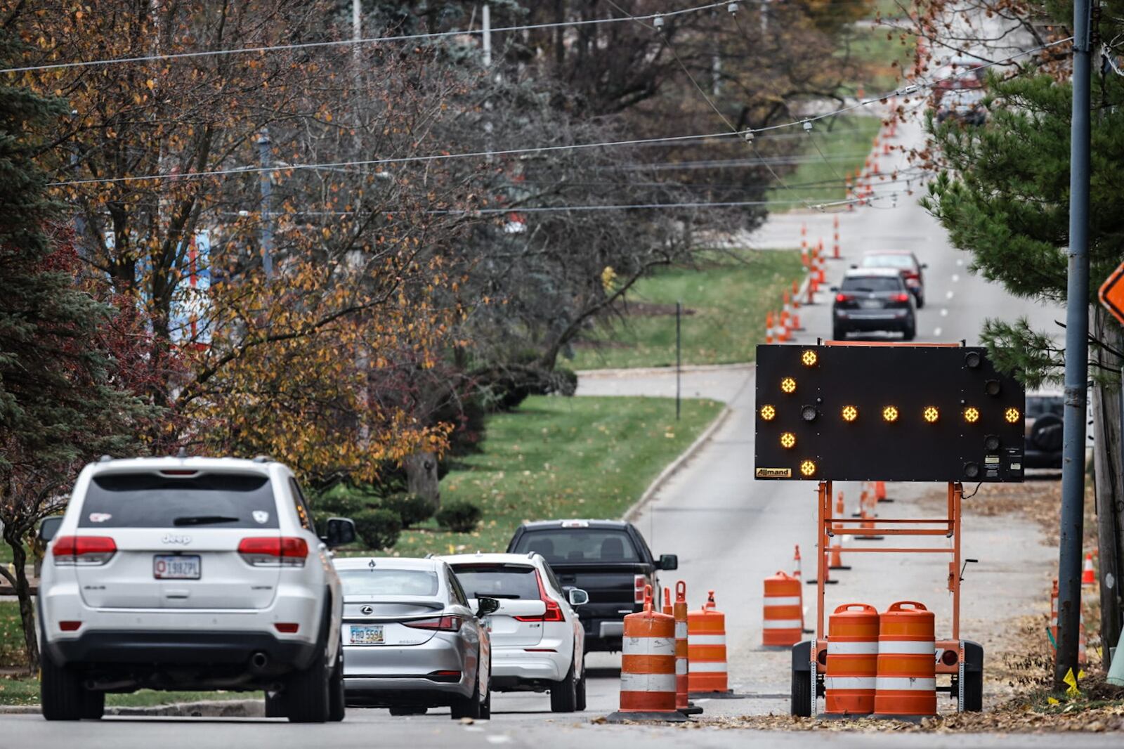 The city of Oakwood sewer project continues pushing traffic on Far Hill Ave. from lane to lane both north and south side of the roadway. JIM NOELKER/STAFF