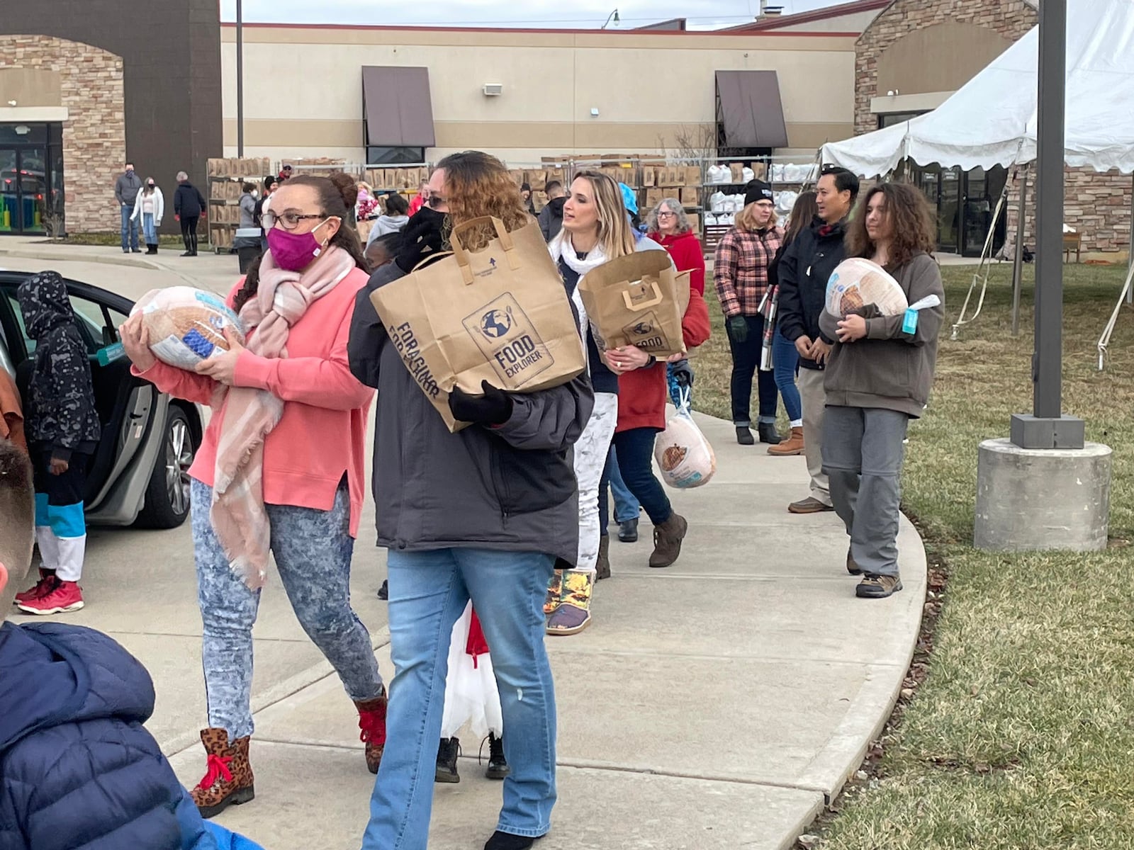 Volunteers at Dayton Vineyard Church gave away hundreds of Christmas dinner kits Sunday.