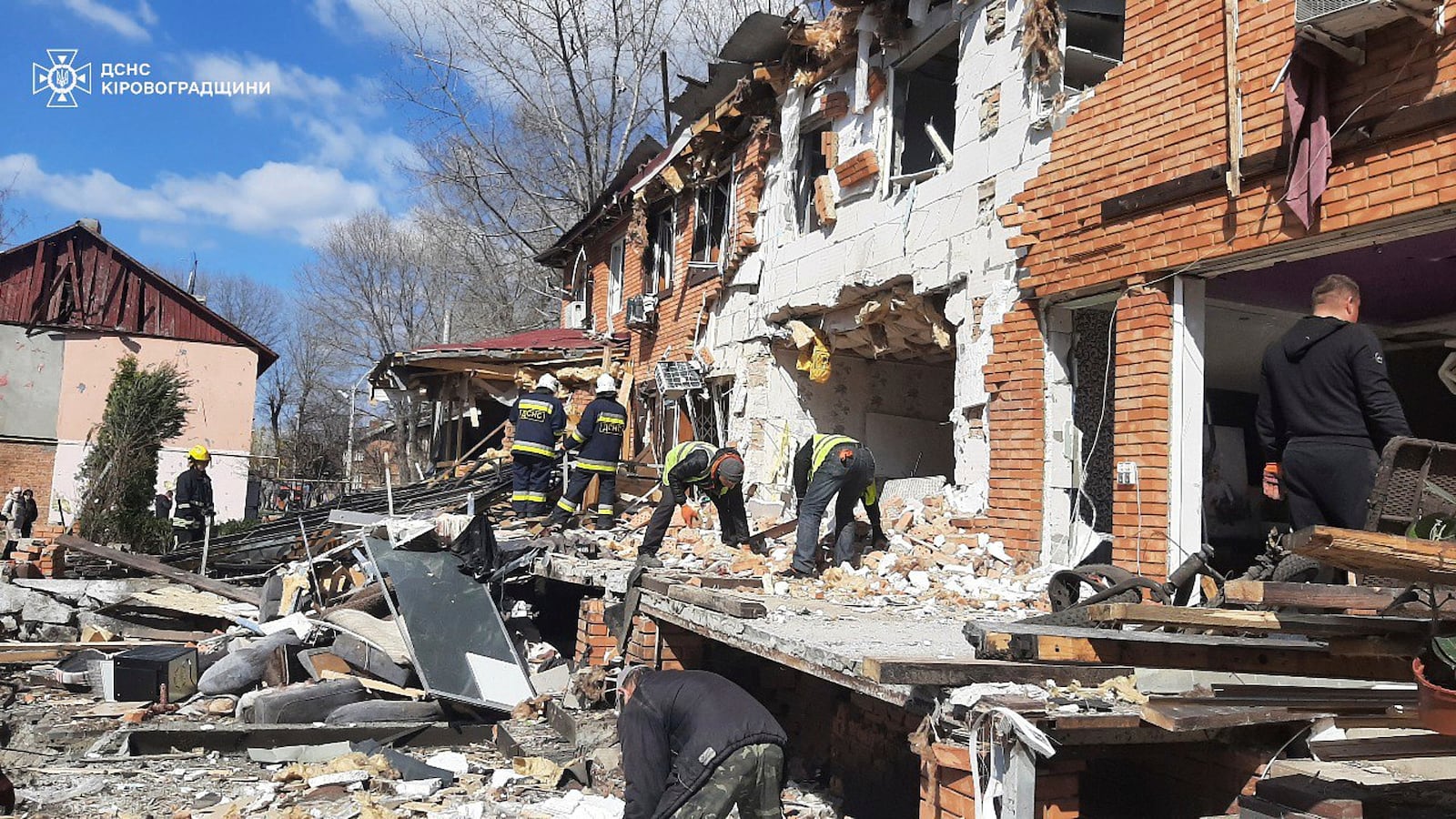 In this photo provided by the Ukrainian Emergency Service, searchers and rescuers clear the rubbles following a Russian drone attack in Kropyvnytskyi, Kirovohrad region, Ukraine, Thursday, March 20, 2025. (Ukrainian Emergency Service via AP)