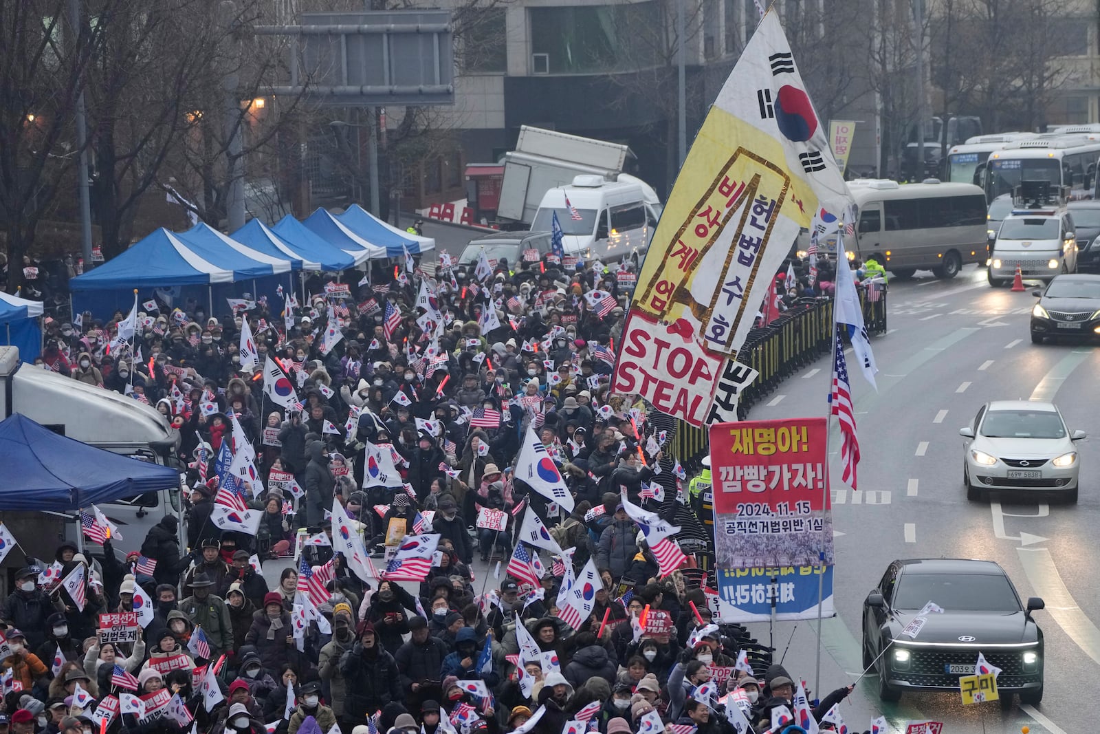 Supporters of impeached South Korean President Yoon Suk Yeol stage a rally to oppose his impeachment near the presidential residence in Seoul, South Korea, Monday, Jan. 6, 2025. (AP Photo/Ahn Young-joon)