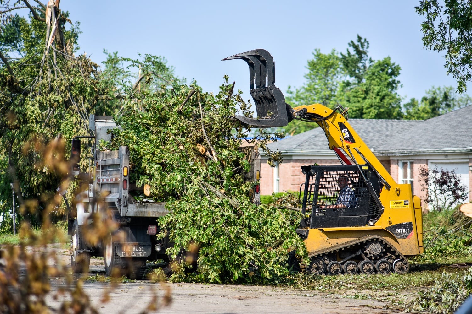 PHOTOS: Volunteers help tornado-damaged communities