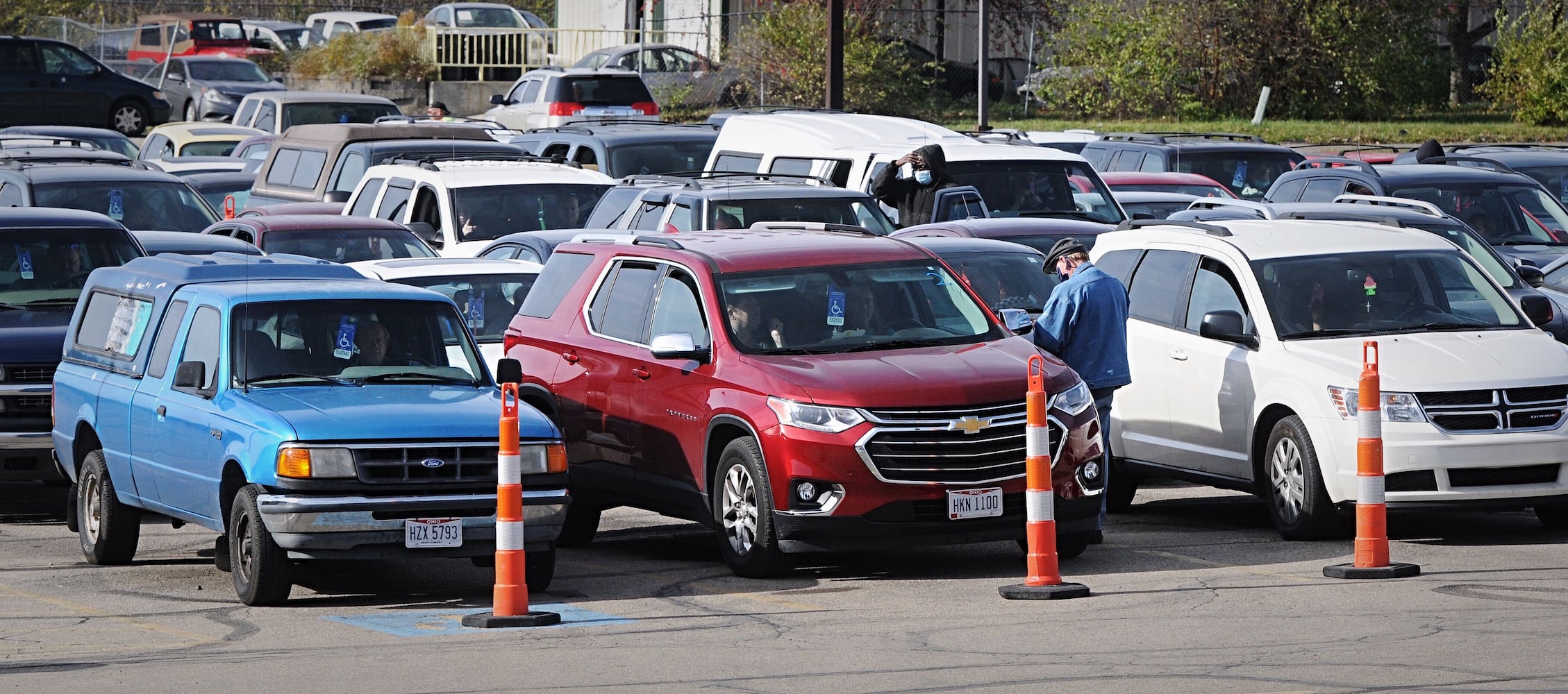 Free turkey giveaway attracts lot full of cars