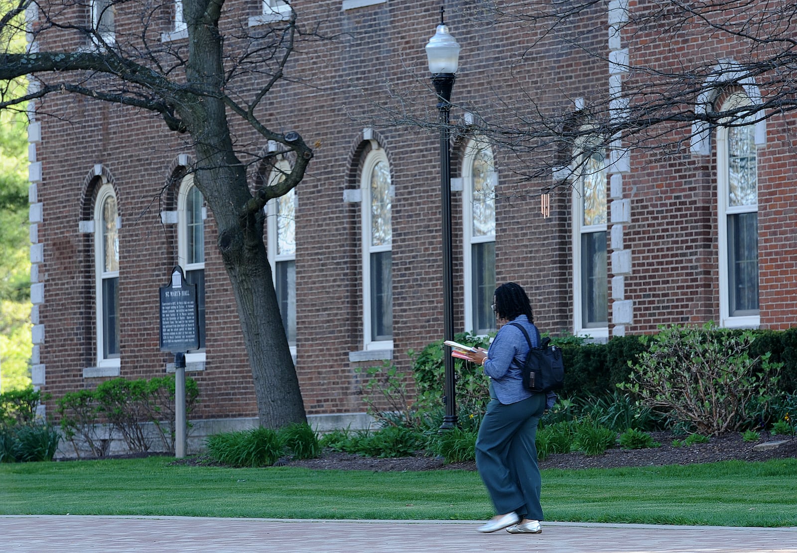 University of Dayton students enjoy walking around campus on a warm Tuesday morning, April 16, 2024. MARSHALL GORBY\STAFF