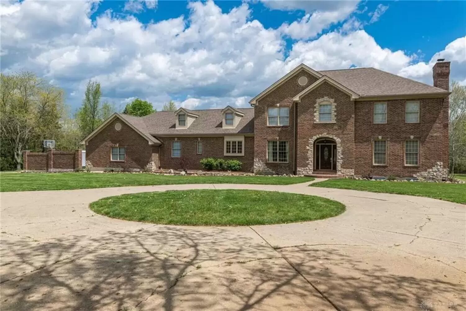 PHOTOS: Nearly $1M luxury home on market near Centerville