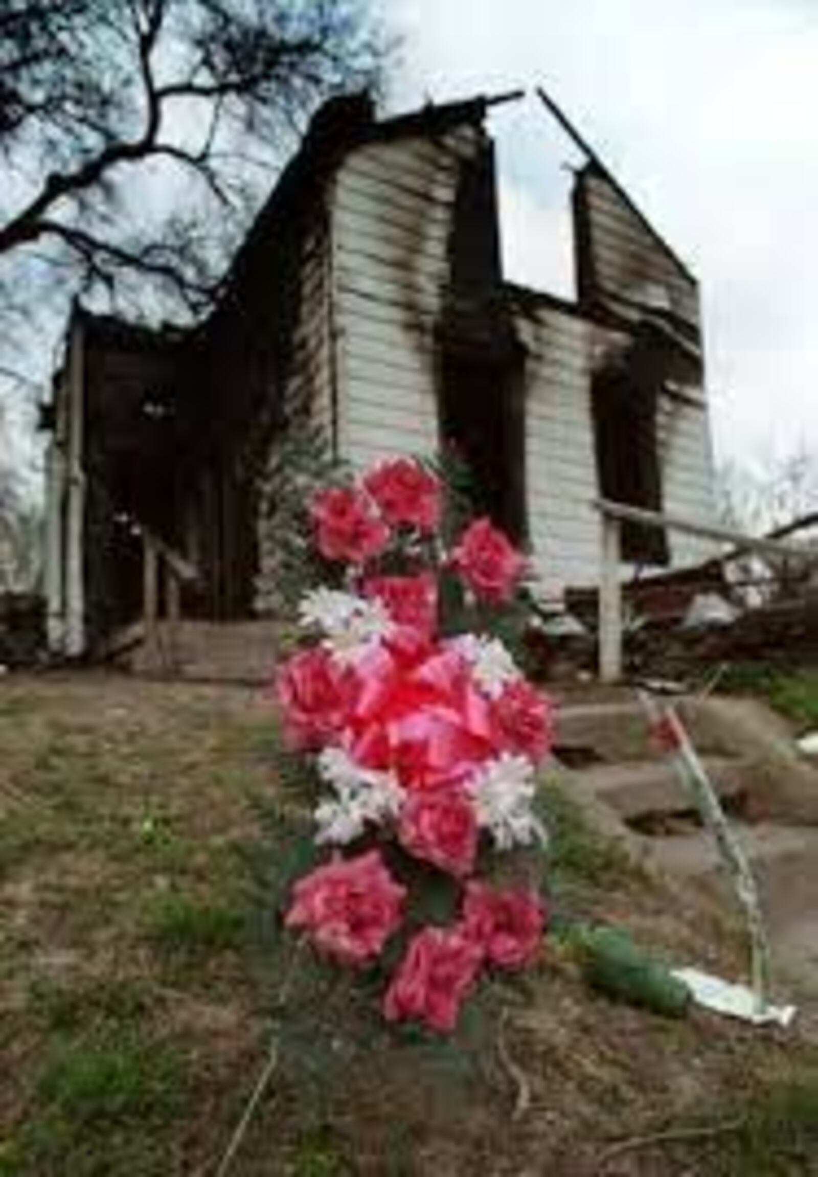 Flowers were placed in front of the burned out house of Ivory and Ophelia Franklin at 39 Riegal St. in Dayton. SKIP PETERSON/STAFF FILE