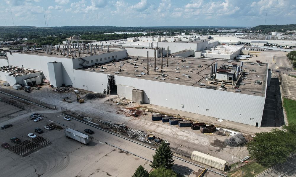 The former 392,800-square-foot GM paint shop across the street from the Fuyao Glass America is being eyed by Shearer's Foods. In county records, the company said over three years it would create 250 jobs with an estimated payroll of $12.5 million. JIM NOELKER/STAFF