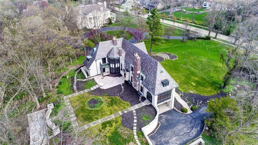 PHOTOS: Oakwood home with stunning views of Hawthorn Hill on market for $1.2 million