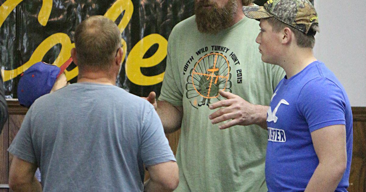 Matt Light holds football camp for Ohio students